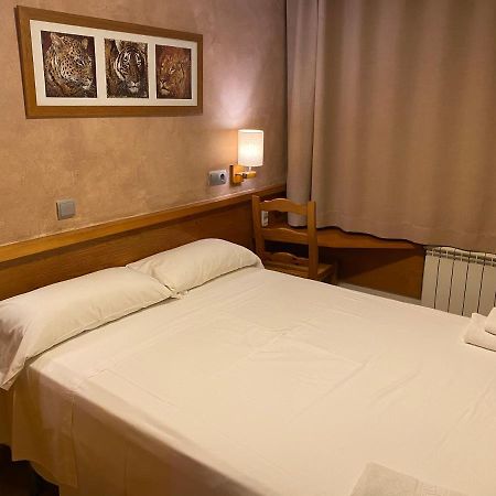 Hostal Galicia Cardedeu Bagian luar foto