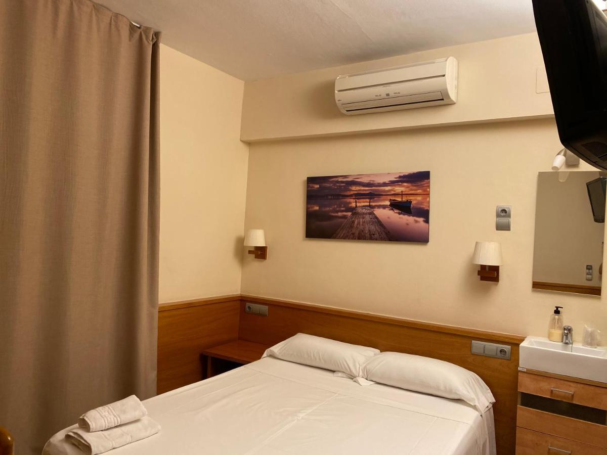 Hostal Galicia Cardedeu Bagian luar foto