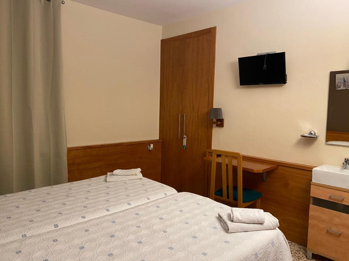 Hostal Galicia Cardedeu Bagian luar foto