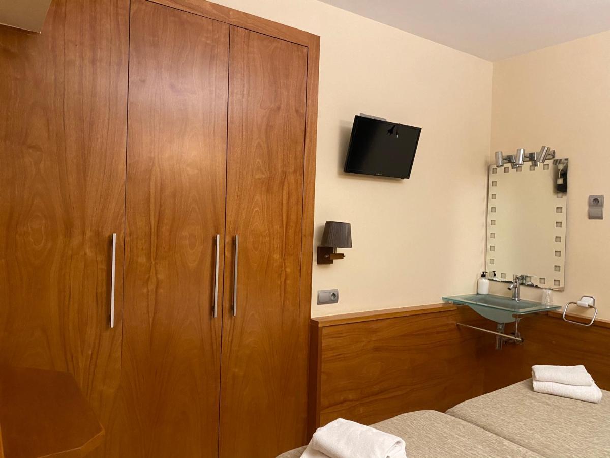 Hostal Galicia Cardedeu Bagian luar foto