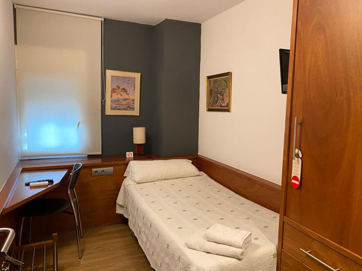Hostal Galicia Cardedeu Bagian luar foto