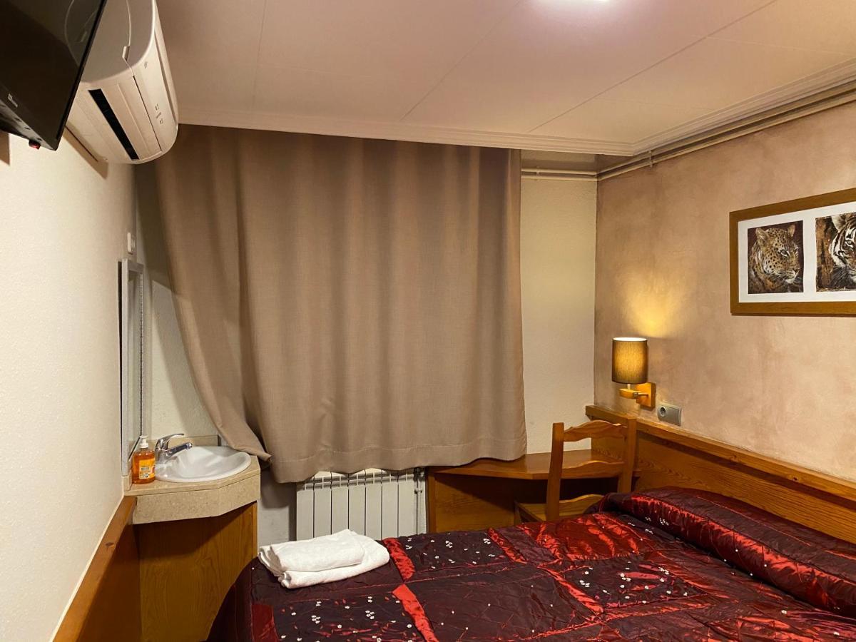 Hostal Galicia Cardedeu Bagian luar foto