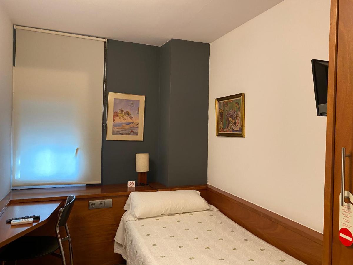 Hostal Galicia Cardedeu Bagian luar foto