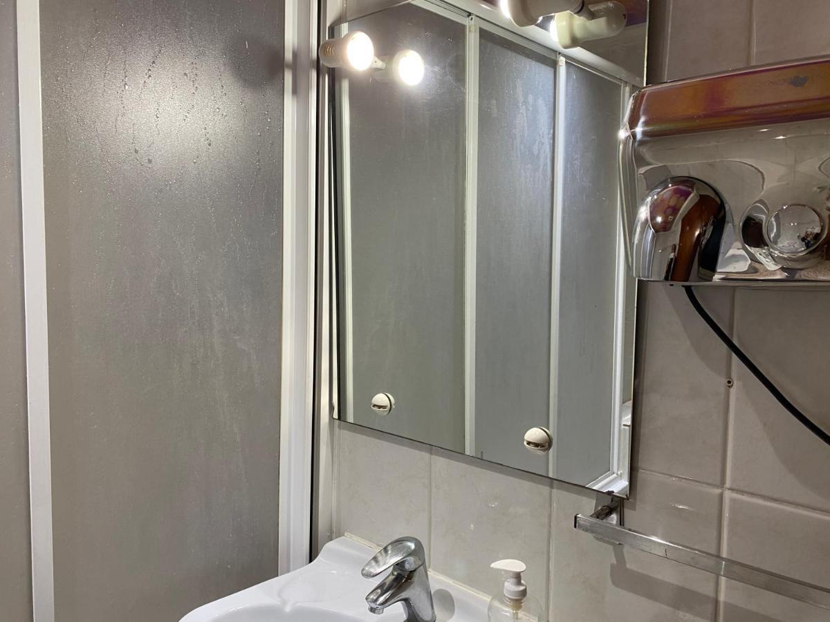 Hostal Galicia Cardedeu Bagian luar foto