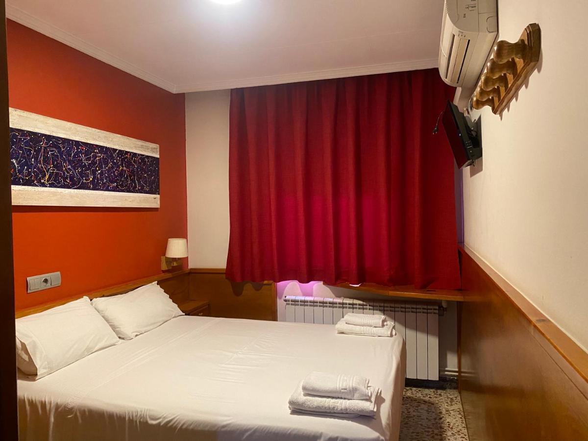 Hostal Galicia Cardedeu Bagian luar foto