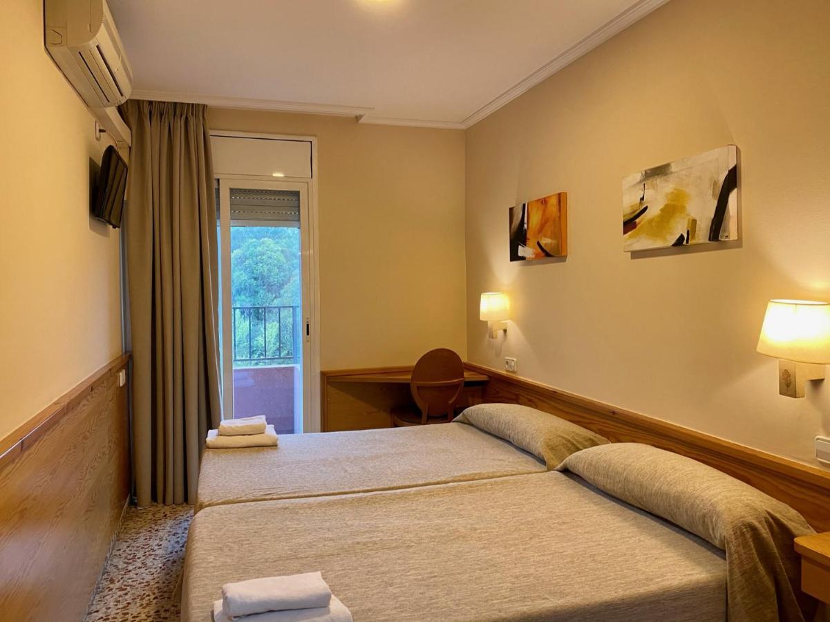 Hostal Galicia Cardedeu Bagian luar foto