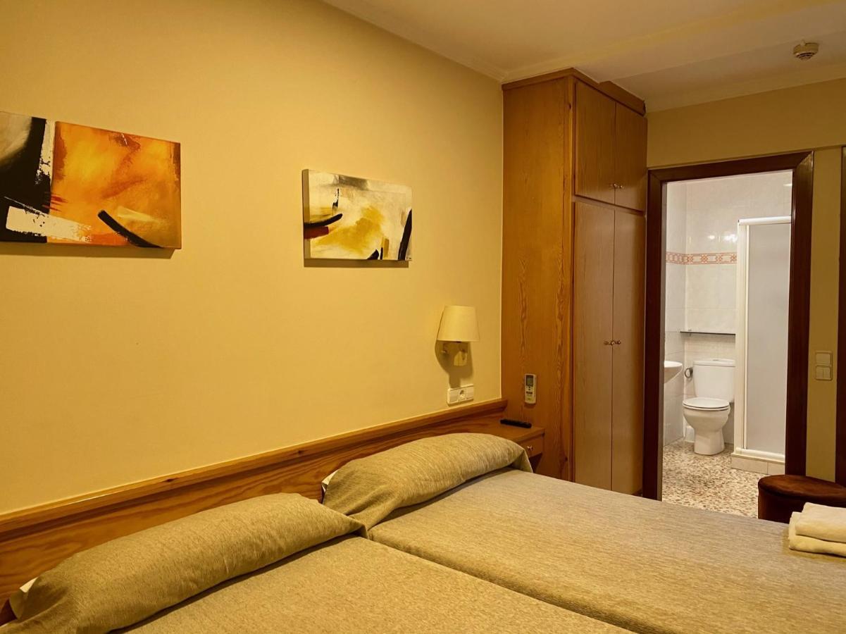Hostal Galicia Cardedeu Bagian luar foto
