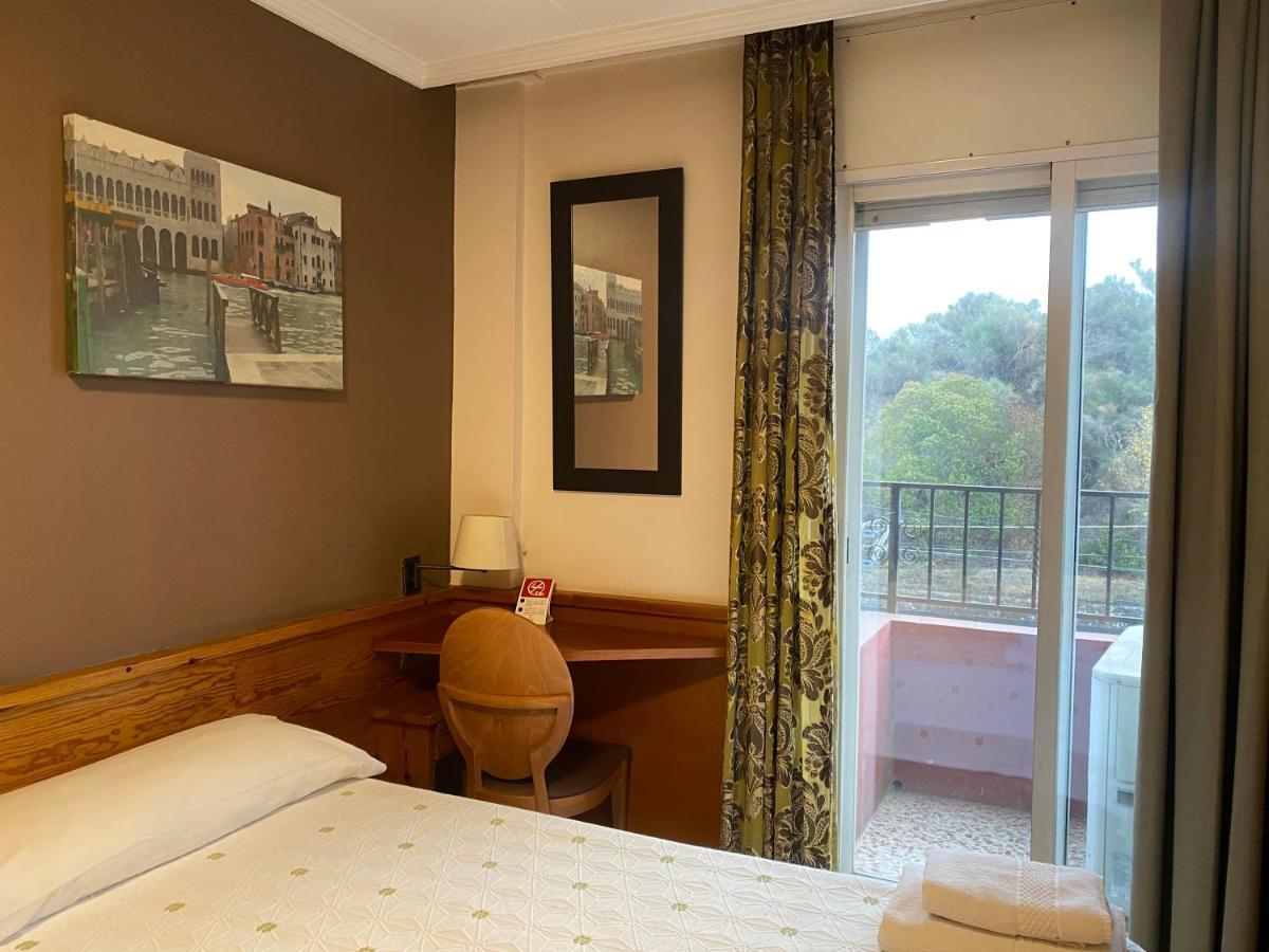 Hostal Galicia Cardedeu Bagian luar foto