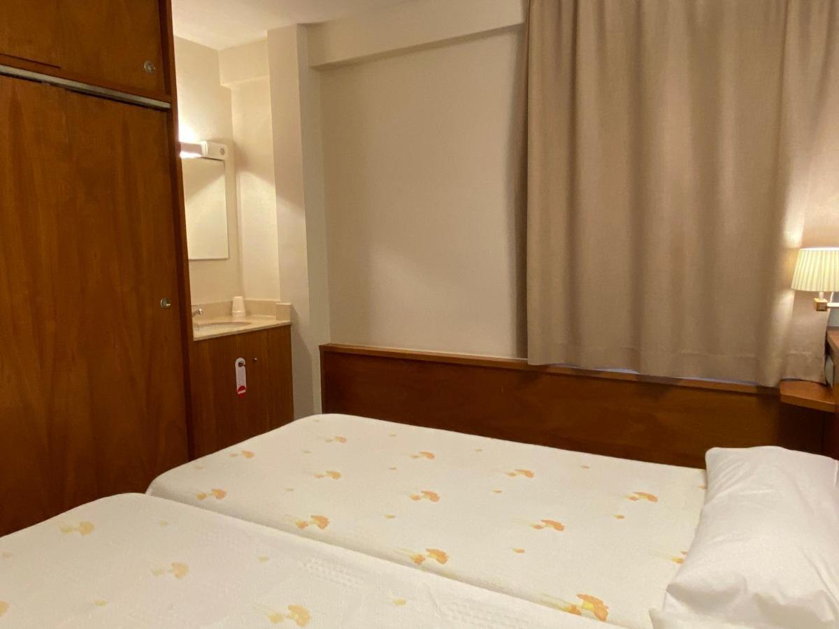 Hostal Galicia Cardedeu Bagian luar foto