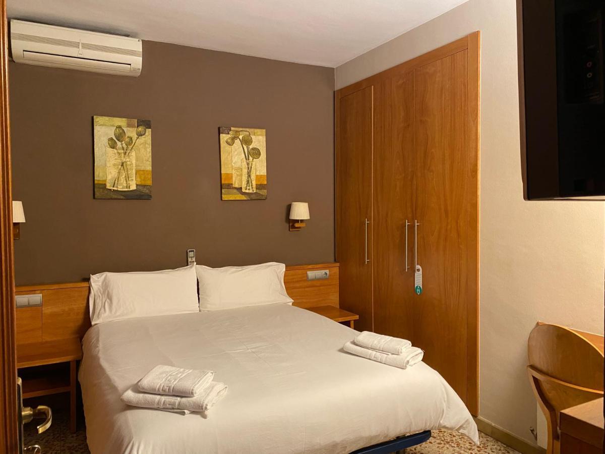 Hostal Galicia Cardedeu Bagian luar foto