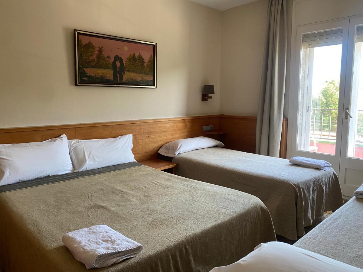 Hostal Galicia Cardedeu Bagian luar foto